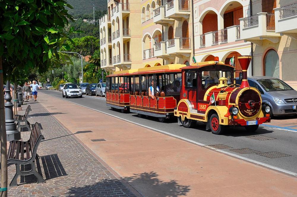 Albergo Meuble Olivi Toscolano Maderno Εξωτερικό φωτογραφία