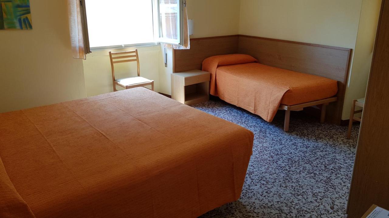 Albergo Meuble Olivi Toscolano Maderno Εξωτερικό φωτογραφία