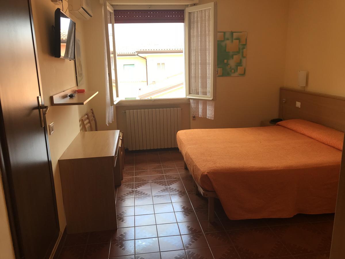 Albergo Meuble Olivi Toscolano Maderno Εξωτερικό φωτογραφία