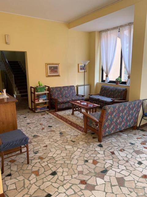 Albergo Meuble Olivi Toscolano Maderno Εξωτερικό φωτογραφία